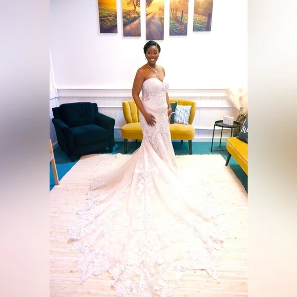 🚨Authentic Allure Wedding Gown and Cathedral-length Veil -💍💒 - 3-Day SALE ONLY - Picture 9 of 16